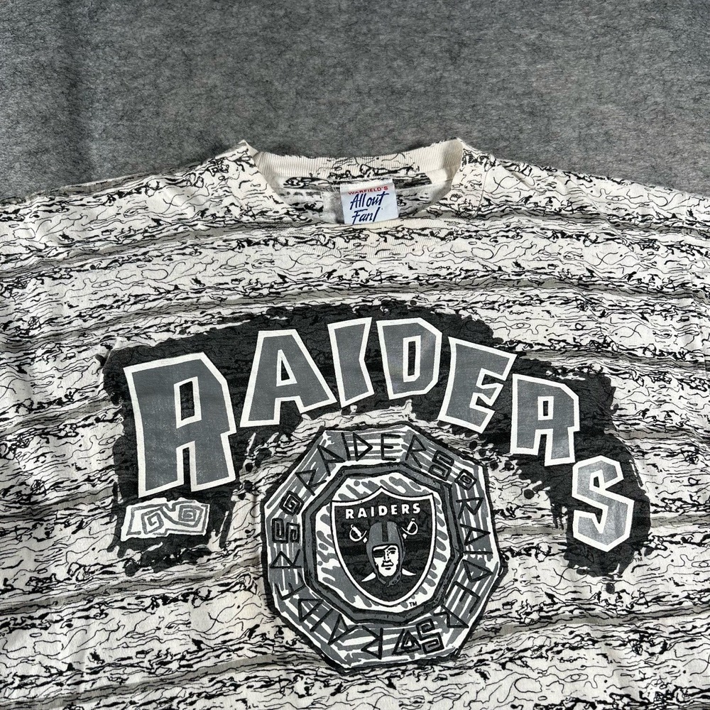 Vintage Oakland Raiders Shirt Mens Medium Black Raiders Graphic NFL Gameday AOP - Picture 2 of 7